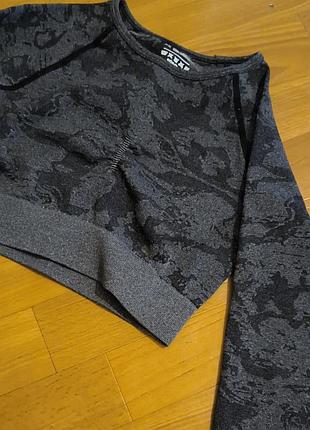 Спортивный топ с отверстием для пальца