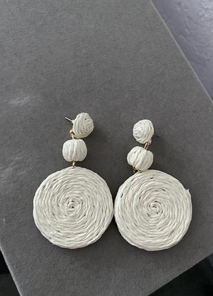 Серьги из рафии, новые, очень легкие, стильные.