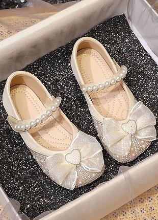 Ніжні та вишукані туфлі для дівчат