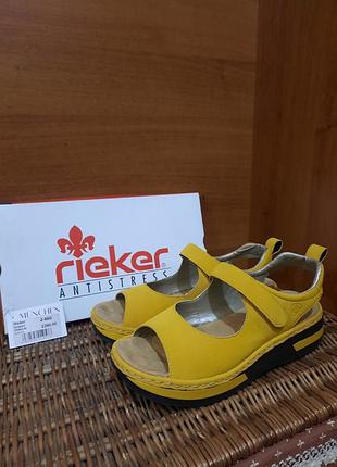 Босоніжки сандалі жіночі
rieker антистрес
німеччина 40
довжина устілки 25 см