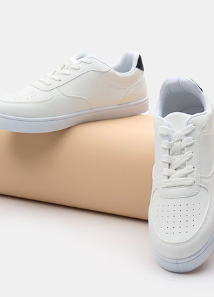 Кеды белого цвета sinsay