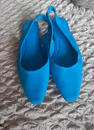 Яркие босоножки  на сплошной подошве  с закрытым носком,  39 размер, tu.