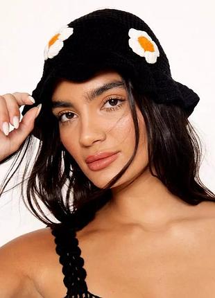 Чорна в'язана панама з квіточками nasty gal