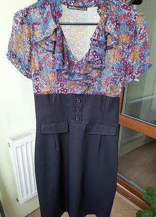 Эффектное комбинированное платье которое красиво формирует фигуру