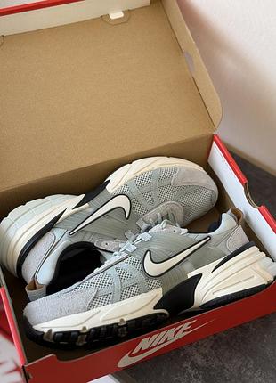 Оригінальні кросівки nike v2k