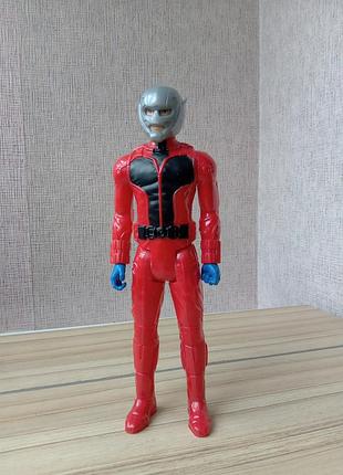 Колекційна фігурка marvel людина-мураха із серії титани від hasbro