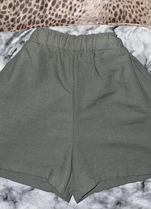 Жіночі шорти