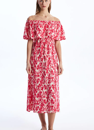 Сукня зі спущенми плечими