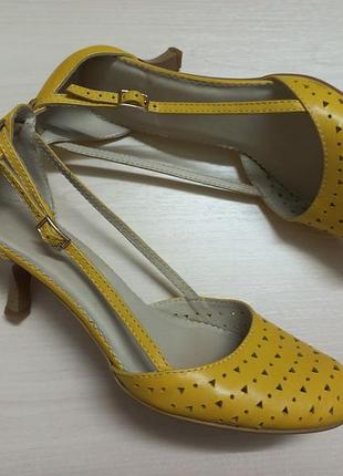 Босоножки туфли кожа жен.38-37р.next индии