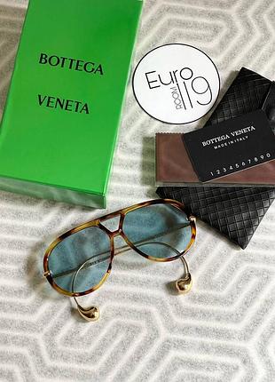 Очки с золотыми дужками