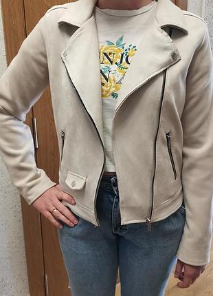 Женская куртка c&amp;a в почти идеальном состоянии, размер м