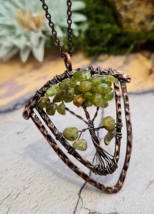 🔺🌳💚 кулон амулет "дерево жизни и щит" натуральный хризолит в медной оплетке на цепочке