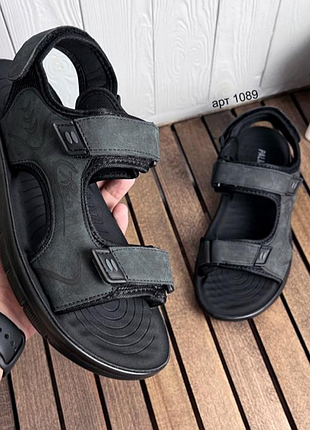 Чорні чоловічі босоніжки із темно-зеленими вставками на липучках