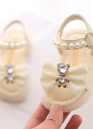 Детские молочные босоножки на девочку малыша