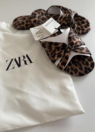 Zara шльопанці лео ( на вузеньку ніжку)6 фото