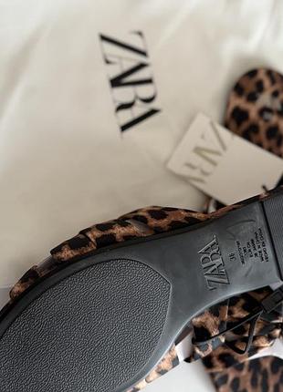 Zara шльопанці лео ( на вузеньку ніжку)7 фото