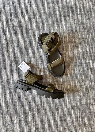 Босоніжки zara
