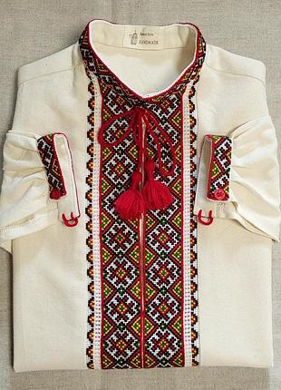 Вышиванка детская для мальчика ручной работы на домотканном холсте молочного цвета