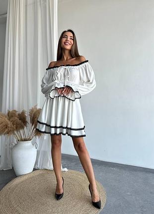 Жіноча біла сукня з мереживом коротка