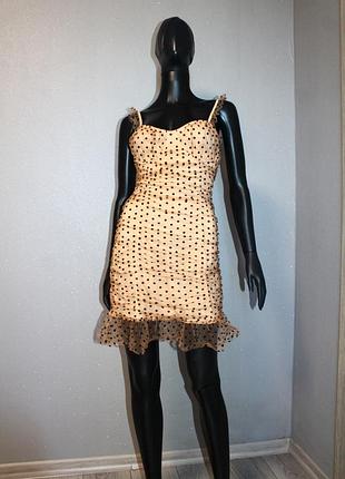 Платье prettylittlething