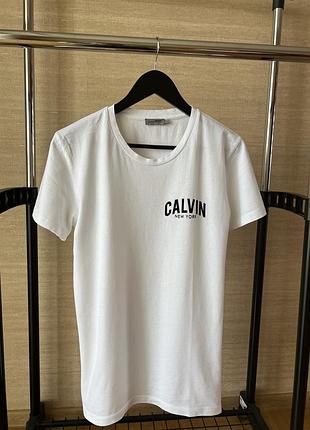 Жіноча футболка