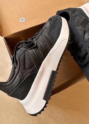 Оригінальні кросівки adidas