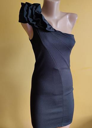 Сукня чорна на одне плече з блискавкою miss selfridge