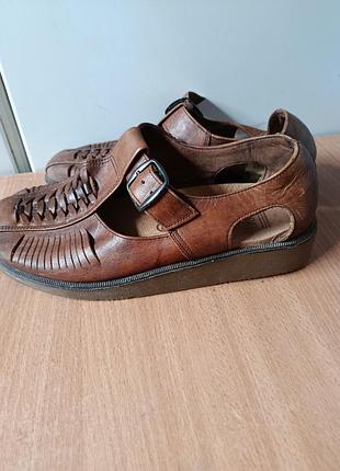 Чоловічі   сандалі.