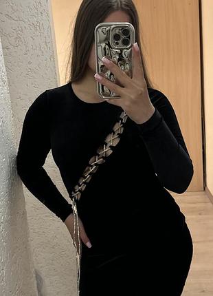 Вечірня сукня з розрізом
