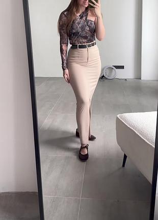 Юбка беж с разрезом спереди