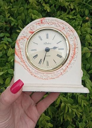 Часы от известного бренда ainsley в отличном состоянии.