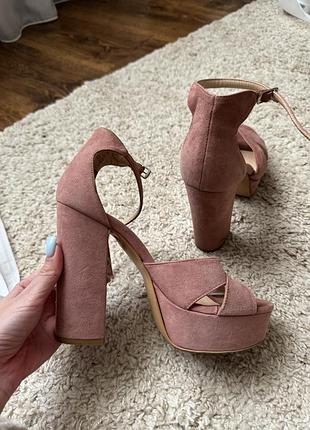 Босоножки женские