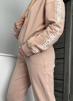 Спортивний костюм на дівчинку