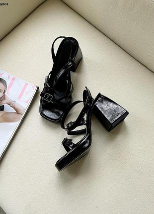 Літні відкриті босоніжки на товстих підборах на ремінцях4 фото