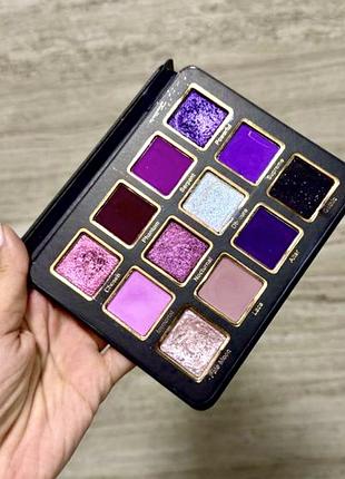 Палетка тіней інді бренду cosmic brushes gothic palette