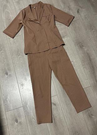 Костюм брючний