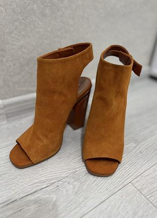 Босоніжки zara