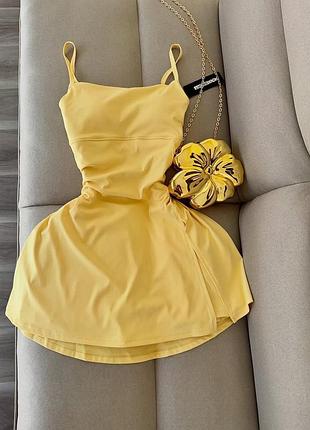 Жіноча літня сукня комбінезон на бретельках жовта коротка міні з шортиками