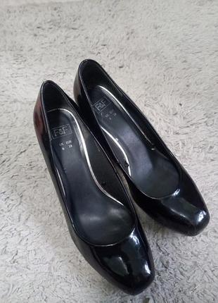 Туфли лакированные