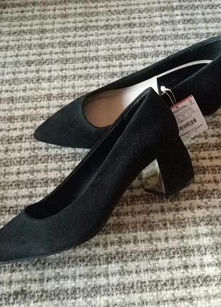 Новенькие туфли stradivarius.