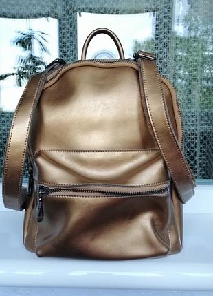 Кожаный вместительный рюкзак