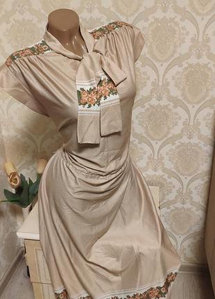 Красивое летнее платье.