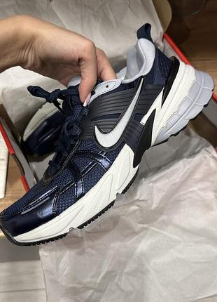 Чоловічі кросівки nike v2k run, оригінал