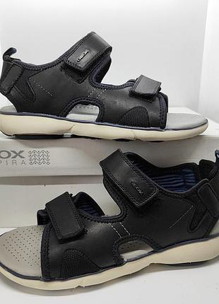 Шкіряні повітропроникні сандалі geox оригінал