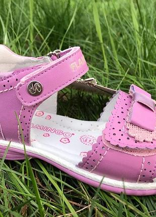 Босоніжки дівчинці