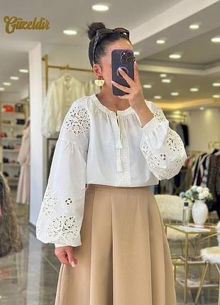 Жіноча біла сорочка вишиванка з мереживом, блуза в українському стилі з об'ємними рукавами