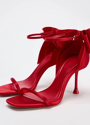 Босоніжки, туфлі zara