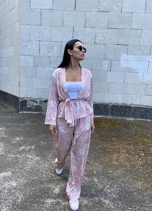 Літній костюм у піжамному стилі