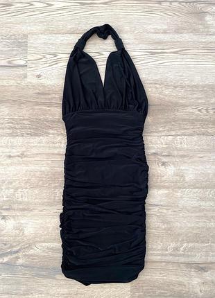 Чорна вечірня сукня з відкритими плечима pretty little thing