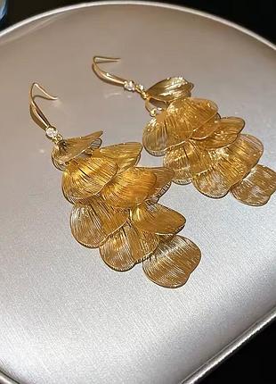 Серьги нежные лепестки